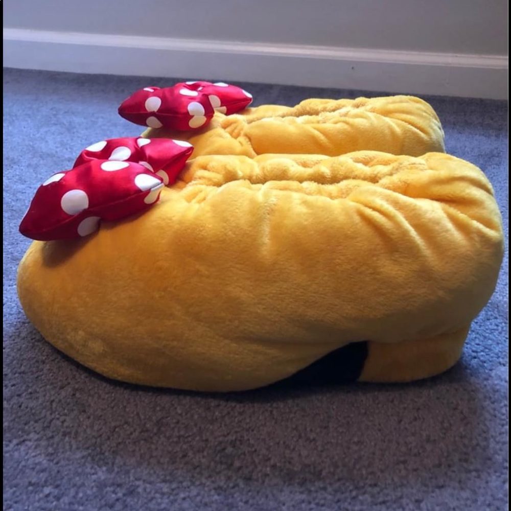Disney Minnie Mouse adult plush slippers ❤️